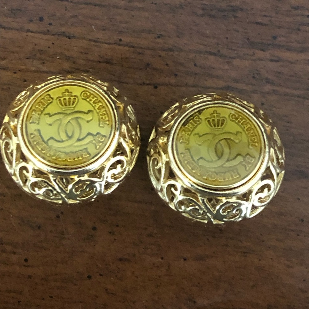Chanel Clip on 80’s earrings